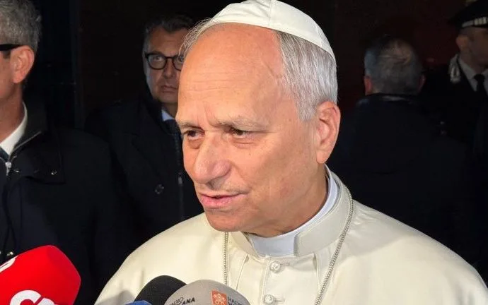 Papa Leão XIV Apela por Paz e Diálogo em Declaração a Jornalistas