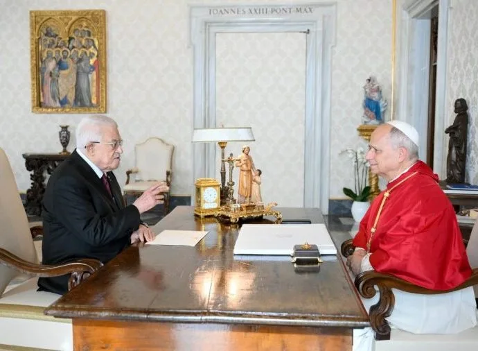 Papa Francisco e Mahmoud Abbas: Compromisso Renovado pela Paz no Oriente Médio