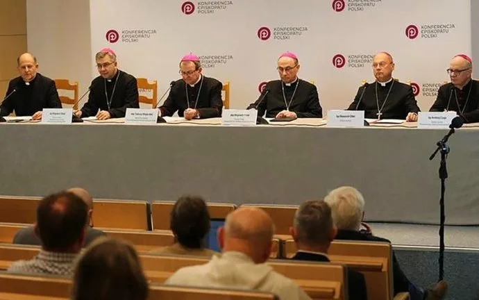 Polônia Estabelece Comissão Independente para Investigar Abusos na Igreja
