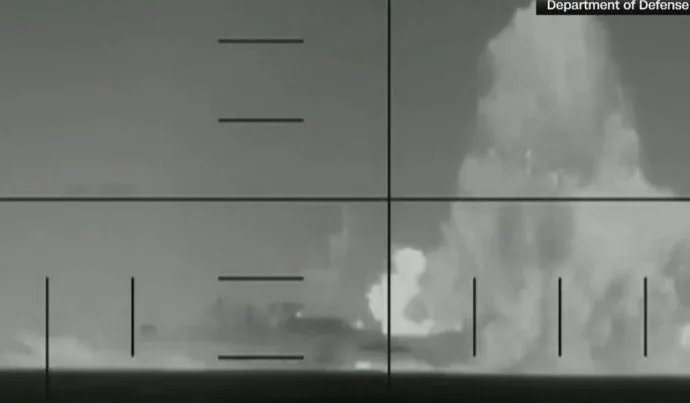 EUA Divulgam Vídeo da Explosão de Navio Iraniano por Submarino Americano
