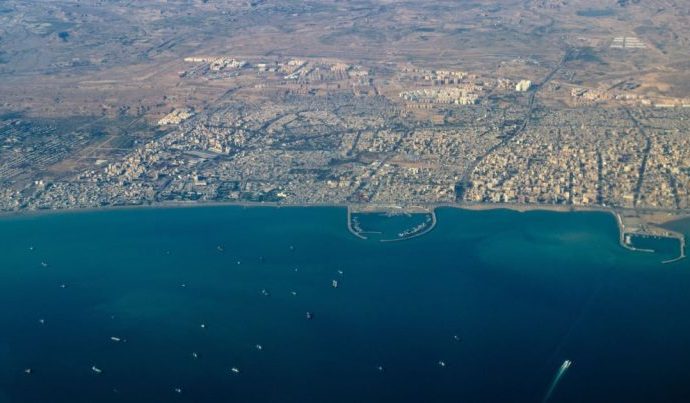 Reino Unido Intensifica Colaboração Internacional para Garantir Navegação Segura no Estreito de Ormuz