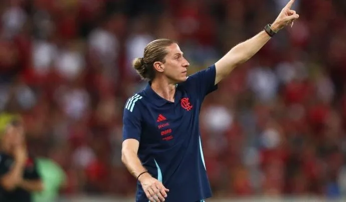 Flamengo Anuncia Demissão de Filipe Luís e Agradece ao Treinador