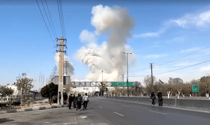 Teerã Sofre Bombardeios Intensos em Novo Conflito com Israel Teerã Sofre Bombardeios Intensos em Novo Conflito com Israel