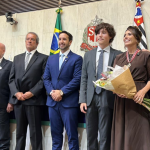 Rosana Valle Recebe Colar de Honra ao Mérito da Alesp em Cerimônia Emocionante