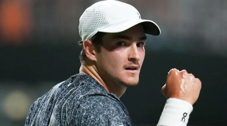 João Fonseca brilha em Indian Wells com vitória sobre Raphael Collignon