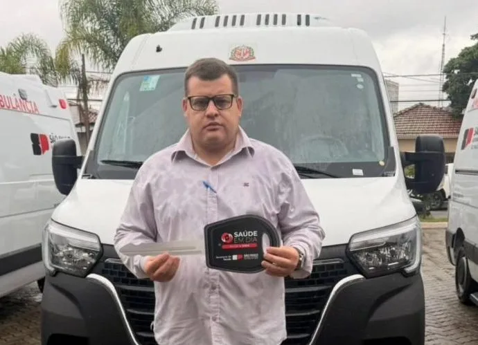 AMBUlÂNCIA 0 KM CHEGA A CASTILHO PARA REFORÇAR A SAÚDE