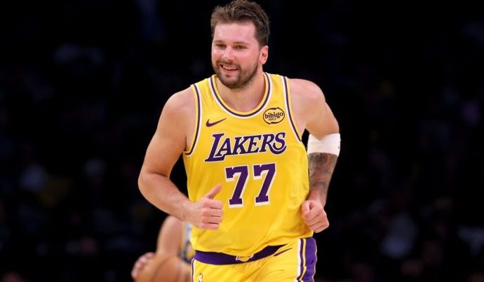Luka Doncic brilha e Lakers superam Pacers em noite sem LeBron James