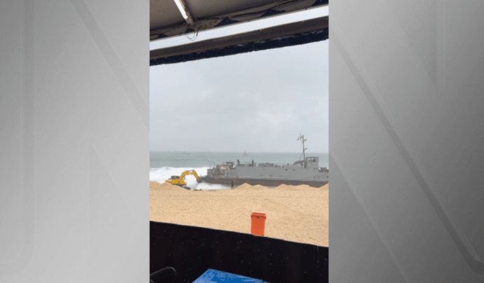 Navio de Patrulha Marlim Encalha na Praia da Macumba e Reboques Também Enfrentam Dificuldades