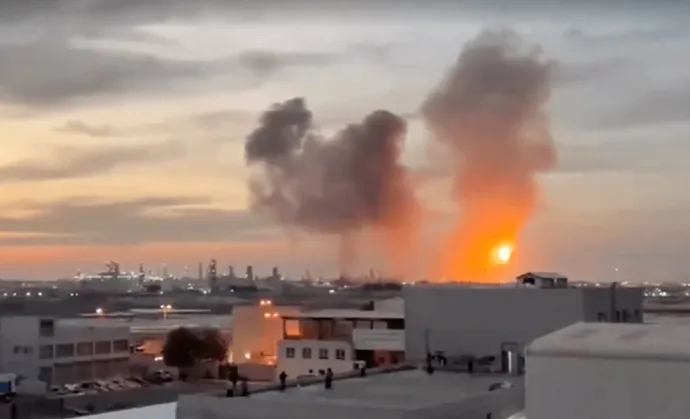 Irã Realiza Ataques a Alvos Militares Americanos em Emirados e Bahrein