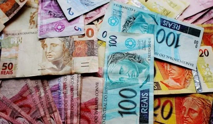 Economia Brasileira: Possibilidades de Redução de Gastos com Supersalários