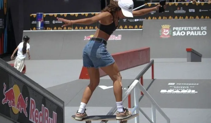 Rayssa Leal Conquista Quarto Lugar no Mundial de Skate em São Paulo