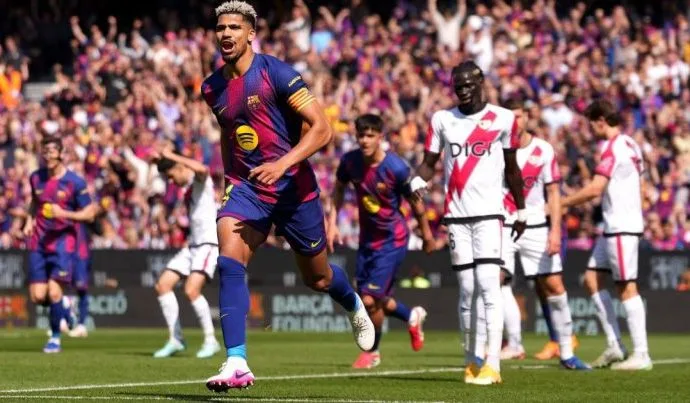 Barcelona Conquista Vitória sobre o Rayo em Homenagem a Ronaldinho Gaúcho