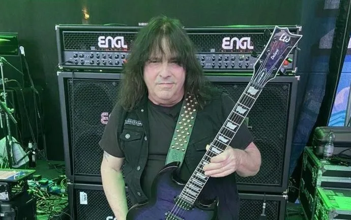 Morte do Guitarrista Ross ‘The Boss’ Friedman aos 72 Anos Impacta o Mundo da Música