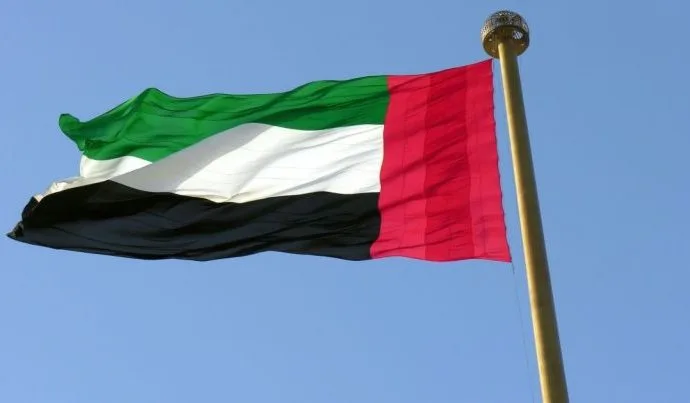 Emirados Árabes Unidos Retomam Tráfego Aéreo Após Medidas de Segurança