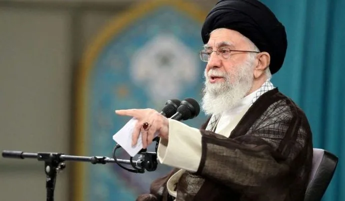 Israel Destrói Aeronave Associada a Ali Khamenei em Teerã