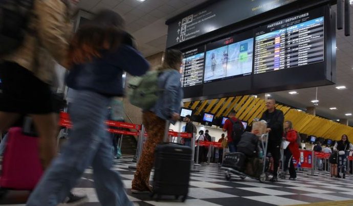 Homem é preso após invadir área restrita do Aeroporto de Congonhas Homem é preso após invadir área restrita do Aeroporto de Congonhas