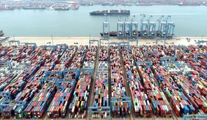 China Define Meta de Crescimento Econômico Mais Baixa em Décadas