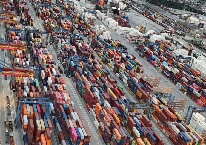 Suspensão de Reservas por Armadores Afeta Logística de Exportação para o Oriente Médio