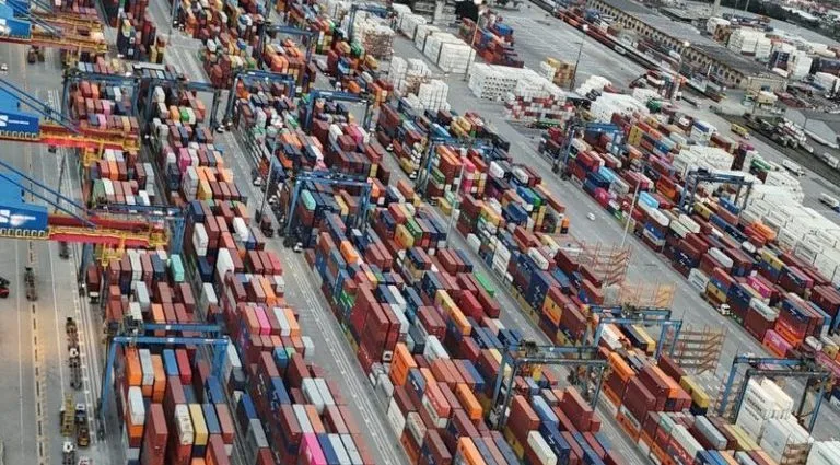 Suspensão de Reservas por Armadores Afeta Logística de Exportação para o Oriente Médio