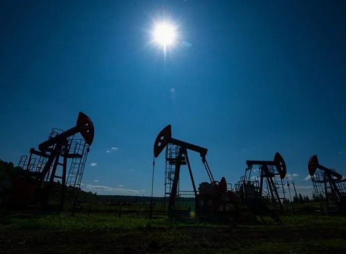 Governo Trump Implementa Medidas para Controlar Preços do Petróleo