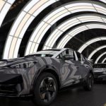 Volkswagen Enfrenta Desafios Financeiros com Queda no Lucro e Pressões do Mercado Chinês