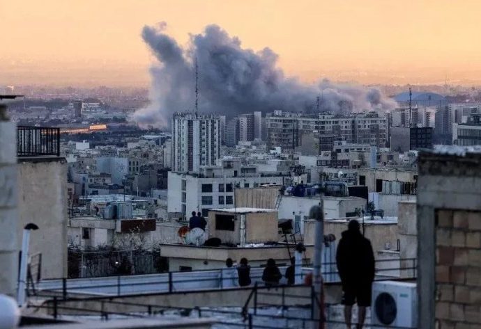 Conflito em Ascensão: Forças de Israel Atacam Alvos Iranianos Próximos a Teerã Conflito em Ascensão: Forças de Israel Atacam Alvos Iranianos Próximos a Teerã