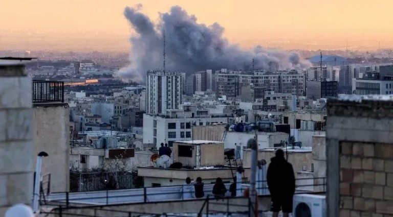 Conflito em Ascensão: Forças de Israel Atacam Alvos Iranianos Próximos a Teerã