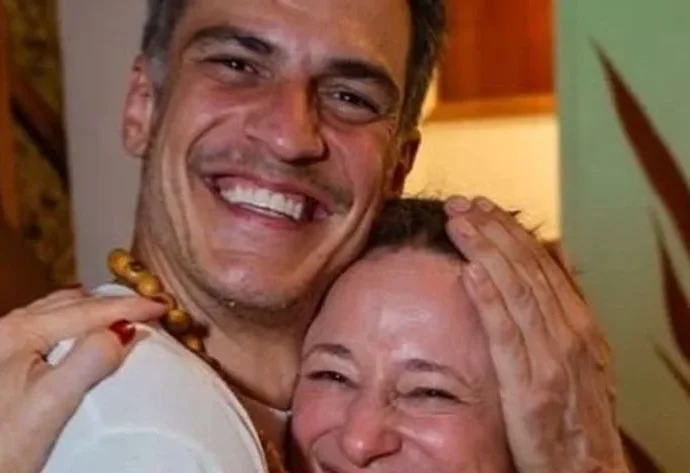 Mateus Solano marca presença no aniversário da ex-esposa Paula Braun