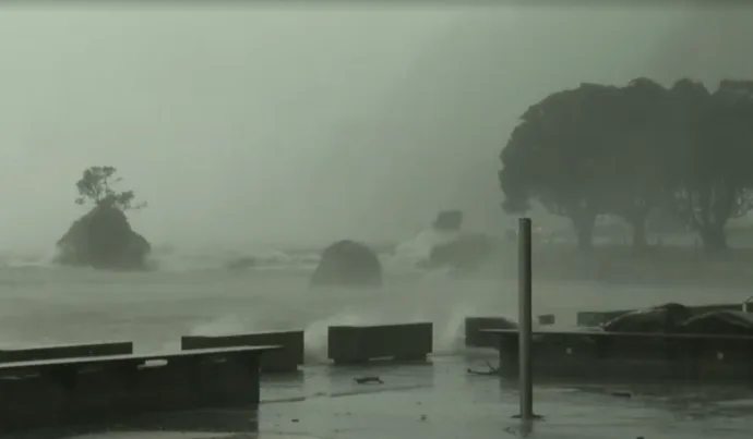 Ciclone Vaianu causa evacuações e danos em várias regiões da Nova Zelândia