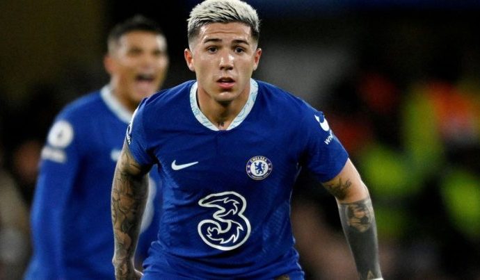 Chelsea afasta Enzo Fernandez após declarações sobre futuro no clube