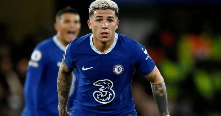 Chelsea afasta Enzo Fernandez após declarações sobre futuro no clube
