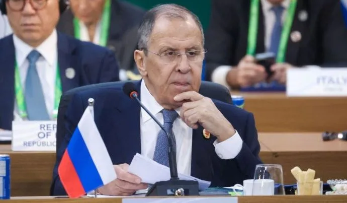 Rússia Reitera Proposta para Gerenciar Urânio Enriquecido do Irã em Meio a Novas Negociações de Paz