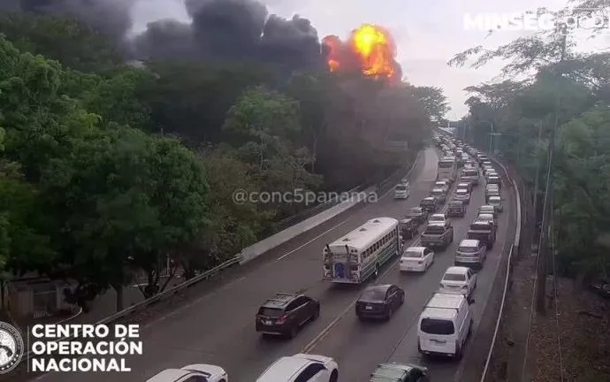 Incêndio na Ponte das Américas, no Panamá, é causado por explosão de caminhão-tanque