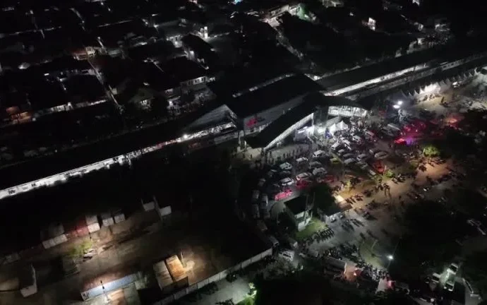 Colisão de trens em Bekasi, Indonésia, resulta em 14 mortes e 84 feridos