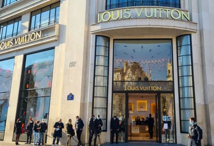 LVMH Registra Queda nas Vendas em Meio a Conflitos no Oriente Médio