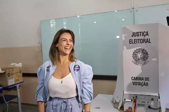 Senadora Soraya Thronicke se filia ao PSB no último dia da janela partidária Senadora Soraya Thronicke se filia ao PSB no último dia da janela partidária