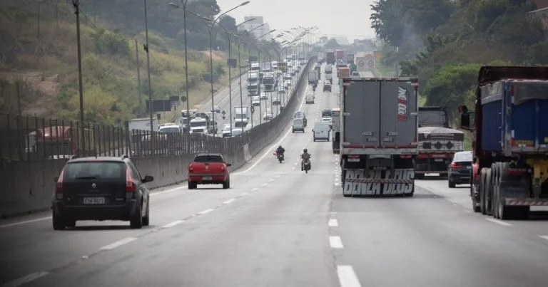 Expectativa de 16 milhões de veículos nas estradas de SP durante o feriado de Páscoa