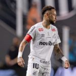 Cuca critica árbitro e defende Neymar após suspensão no Santos
