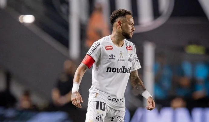 Cuca critica árbitro e defende Neymar após suspensão no Santos