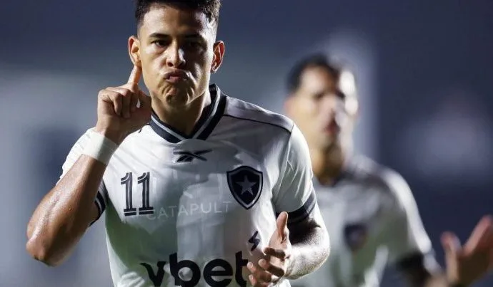 Botafogo conquista vitória emocionante sobre o Vasco com gol de Matheus Martins