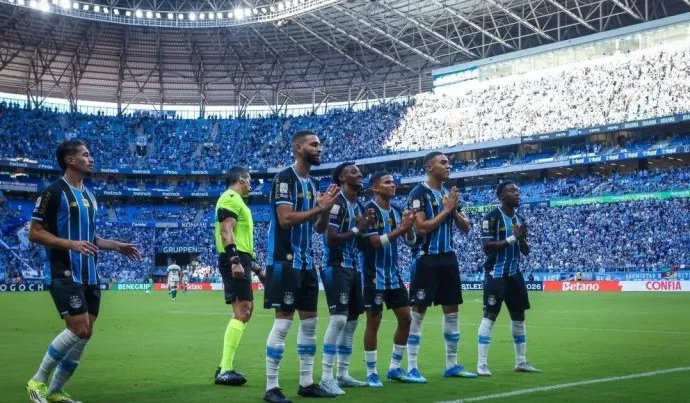 Grêmio conquista vitória sobre Coritiba com destaque para jovem promessa