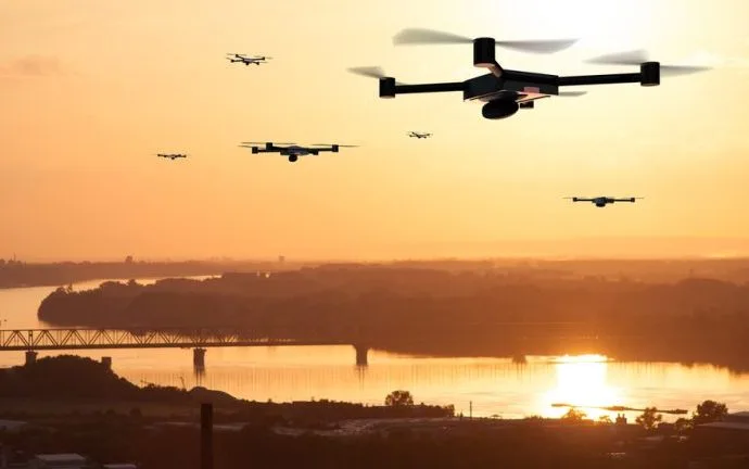 França planeja aumentar estoque de drones e mísseis em preparação para ‘economia de guerra’