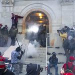 Justiça dos EUA busca anular condenações de grupos extremistas envolvidos em tumultos no Capitólio