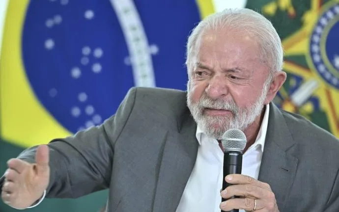 Lula critica política de Trump e seus impactos nos custos de combustíveis nos EUA