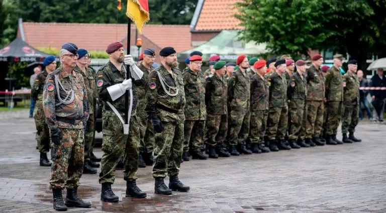 Alemanha considera aumentar idade para reservistas militares até 70 anos