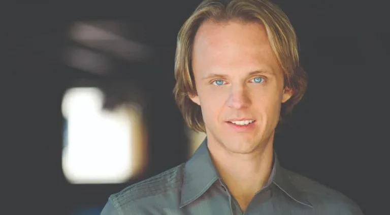 Pesquisador de OVNIs David Wilcock é encontrado morto em circunstâncias suspeitas