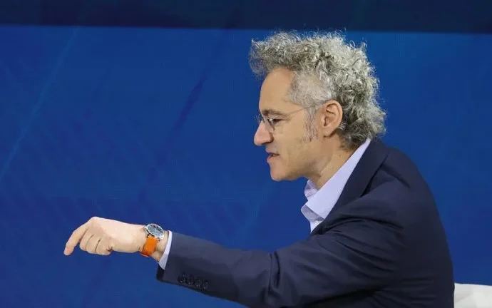 CEO da Palantir Lança Manifesto Polêmico e Provoca Reações