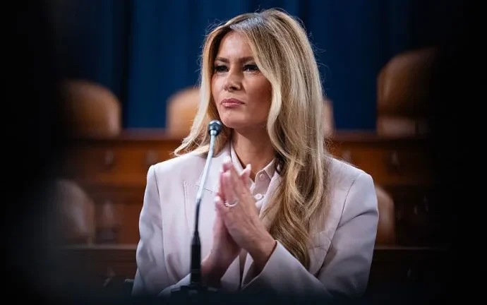 Melania Trump critica Jimmy Kimmel por piada sobre ‘viúva esperançosa’