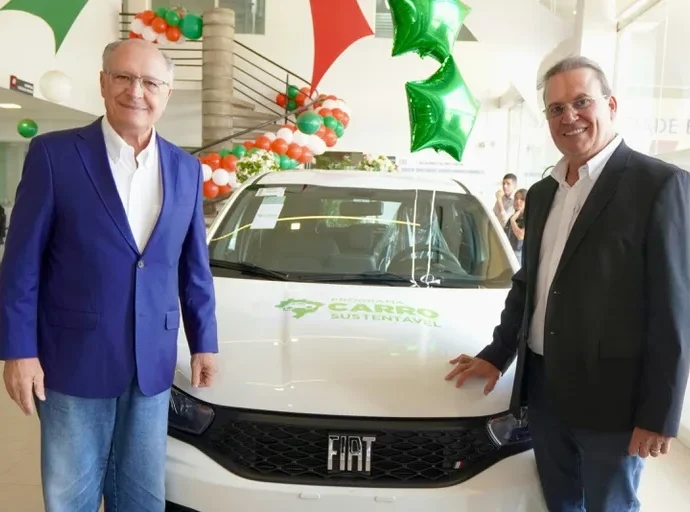 Alckmin celebra aumento de 32,9% nas vendas de veículos populares com o Carro Sustentável Alckmin celebra aumento de 32,9% nas vendas de veículos populares com o Carro Sustentável