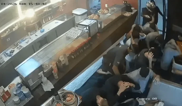 Arrastão em restaurante japonês no Morumbi assusta clientes Arrastão em restaurante japonês no Morumbi assusta clientes